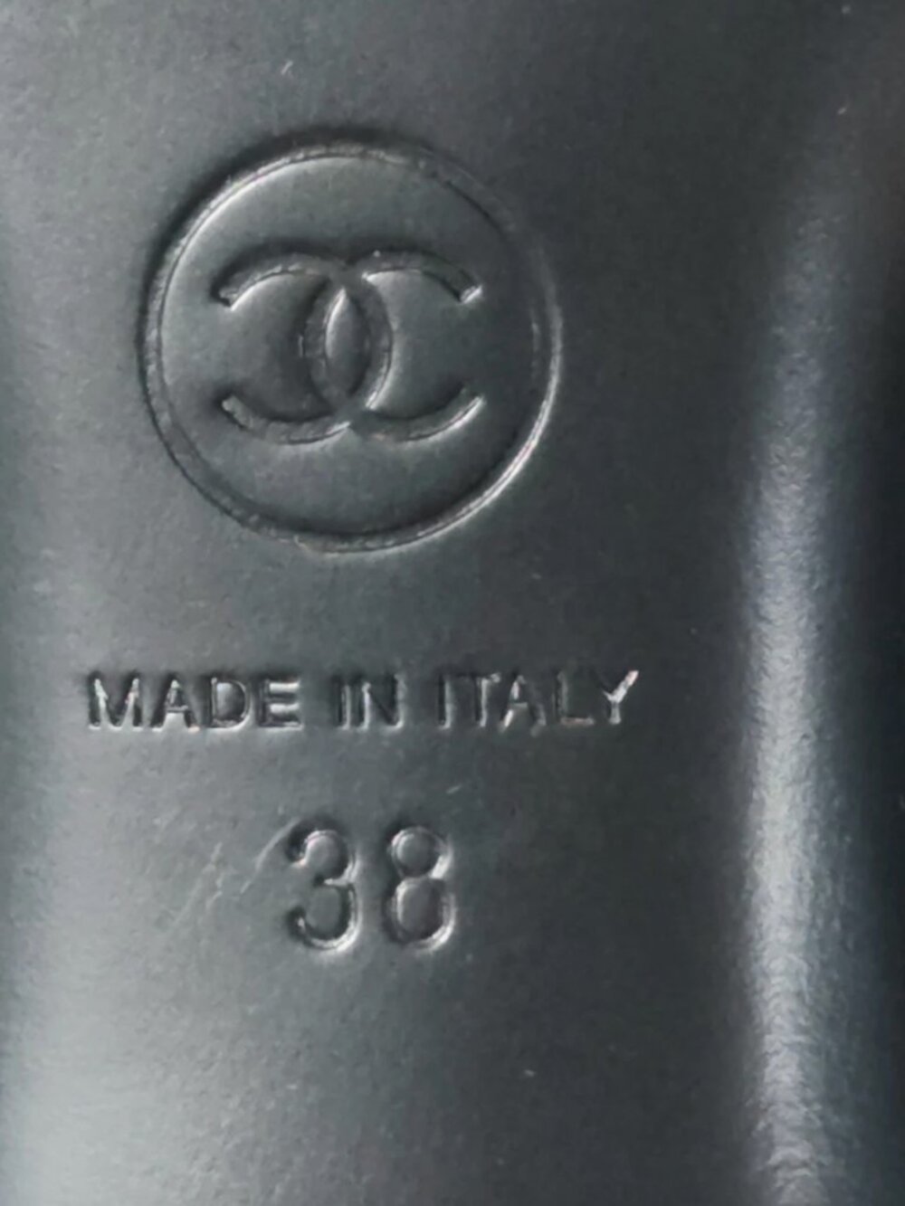 CHANEL patent leather pearl mules sandals 38 - Picture 10 of 14